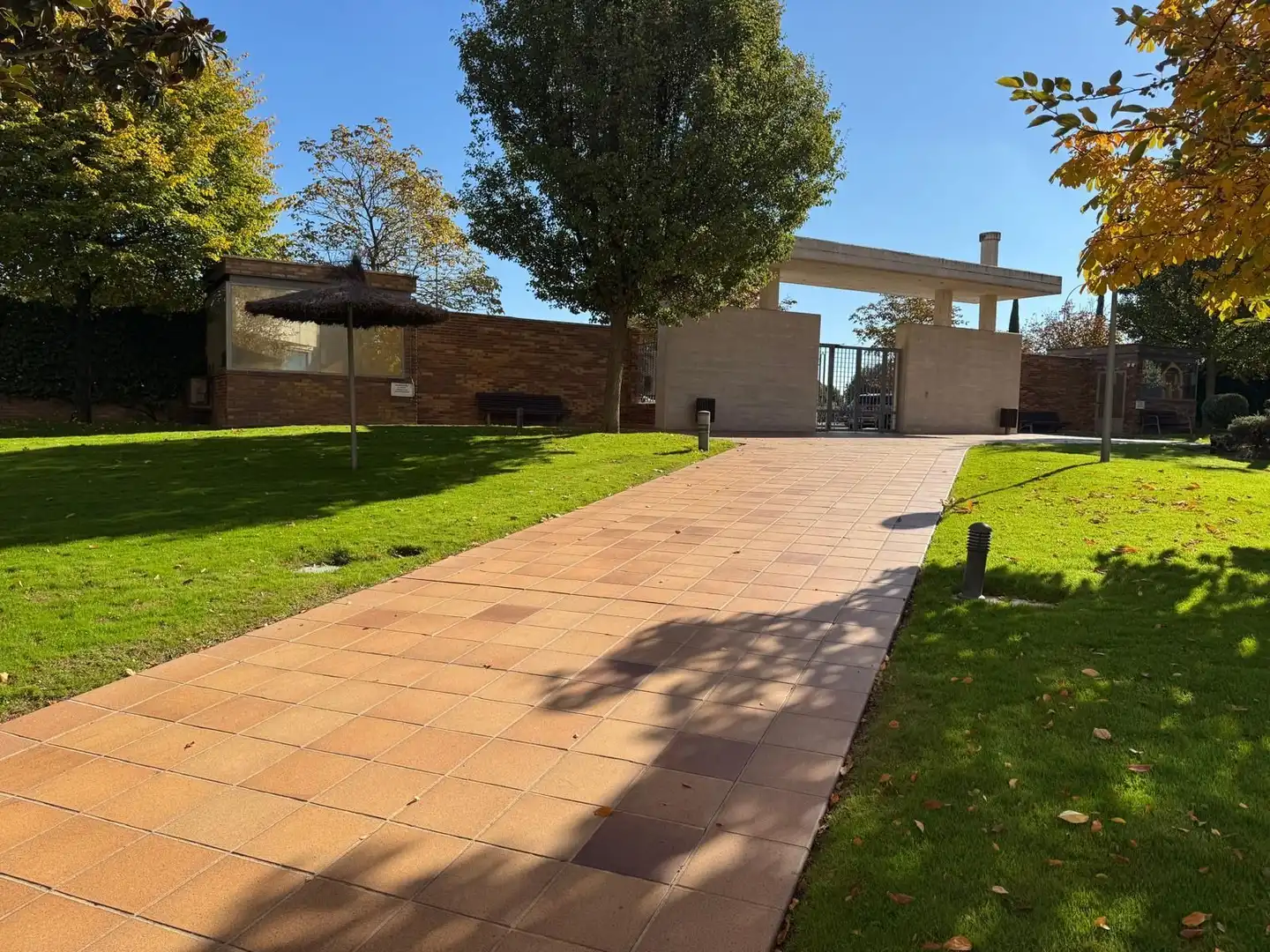 Vista exterior de Pis de lloguer en Majadahonda amb Traster i Piscina comunitària