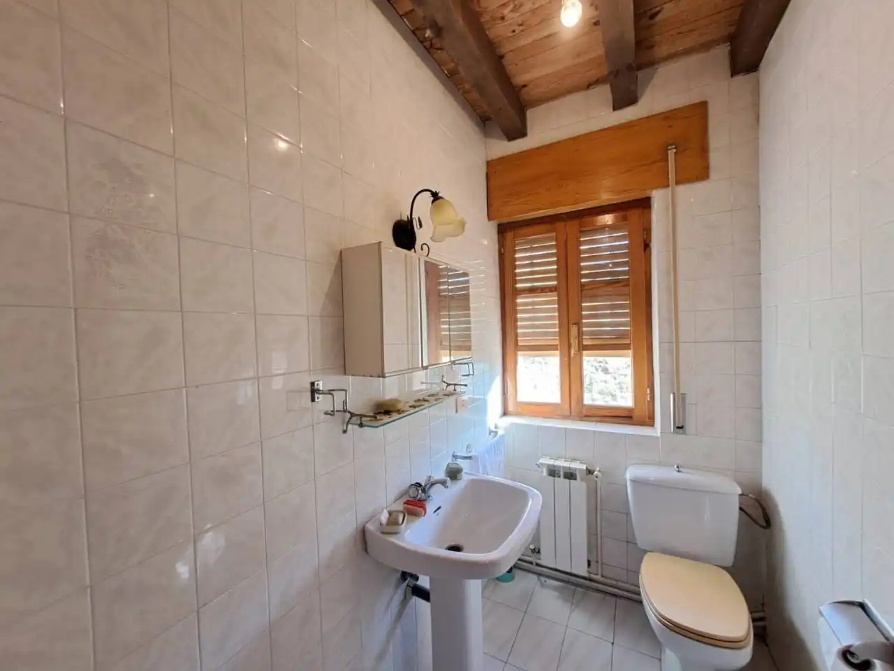 Bany de Casa o xalet en venda en Hontanas amb Calefacció, Jardí privat i Terrassa