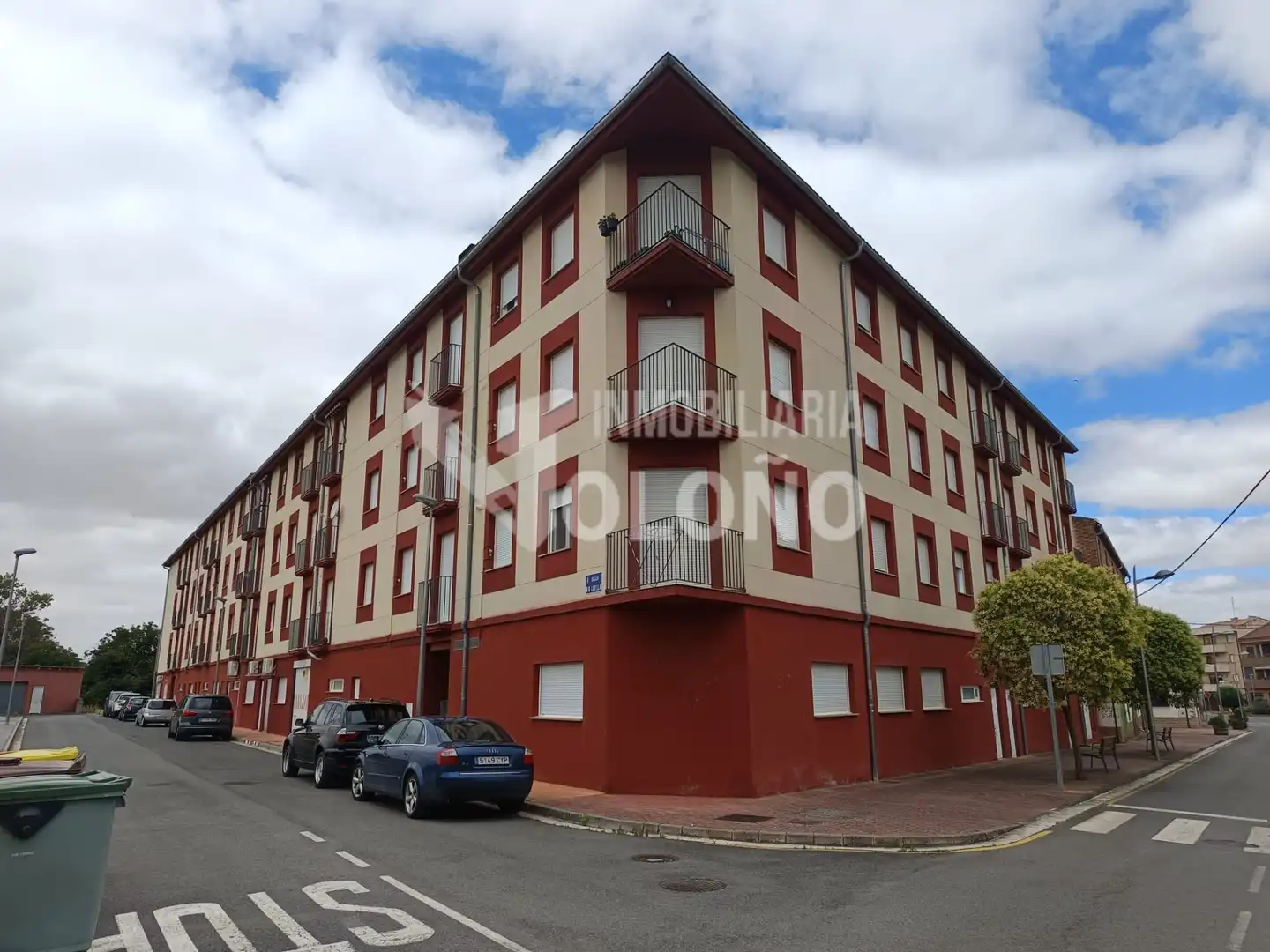 Aparcament de Apartament en venda en Castañares de Rioja amb Calefacció, Moblat i Forn
