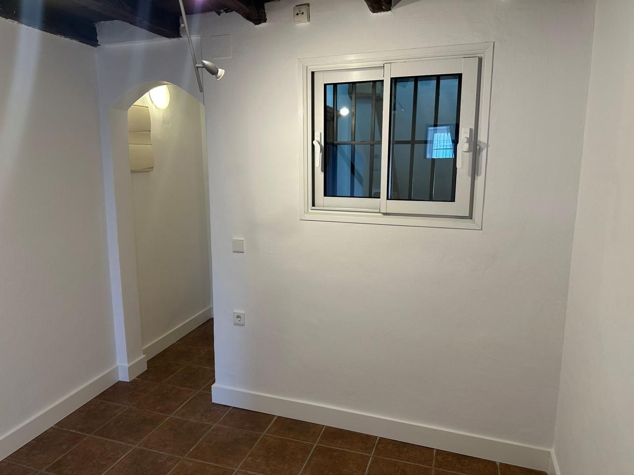 Study to rent in  Madrid Capital  with Air Conditioner