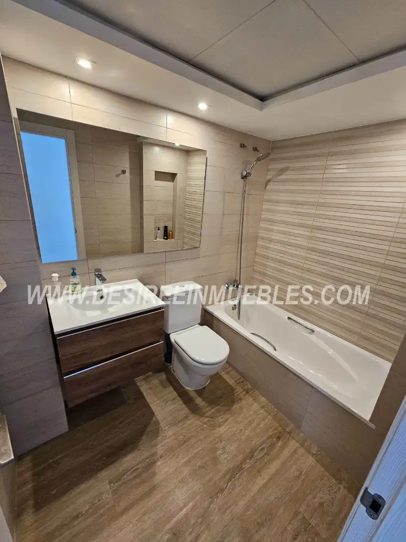 Baño de Piso en venta en Valencia con Aire acondicionado, Calefacción y Terraza