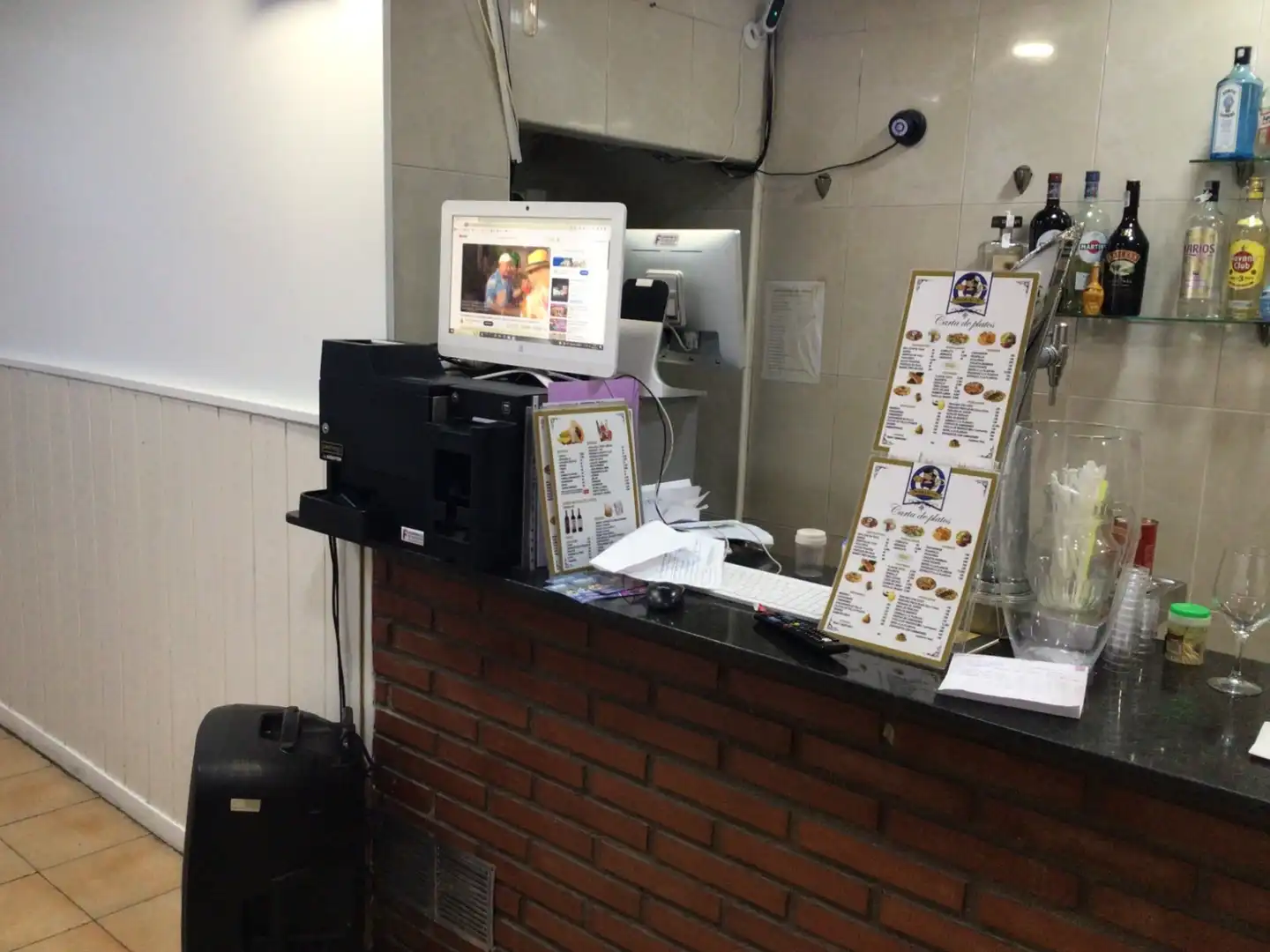 Business premises for transfer in Sants - Montjuïc, imagen 2