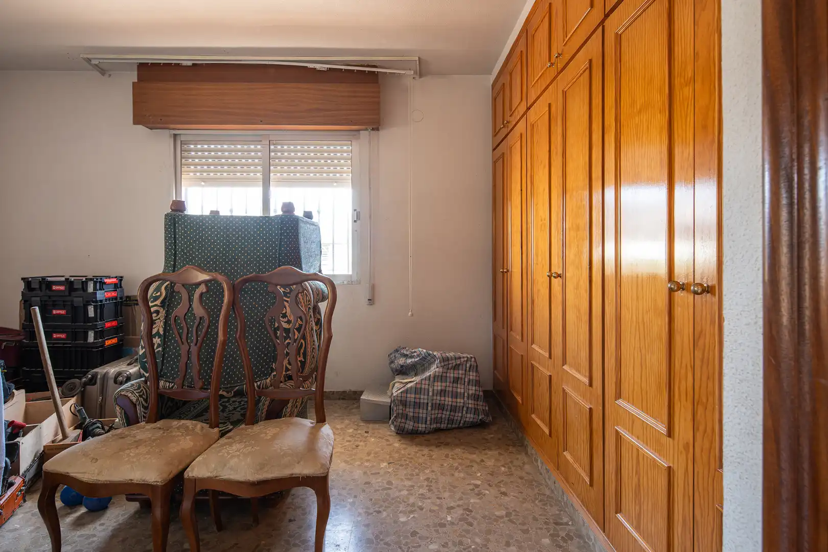 Einfamilien-Reihenhaus zum Verkauf in Granada mit Klimaanlage, Privatgarten und Terrasse