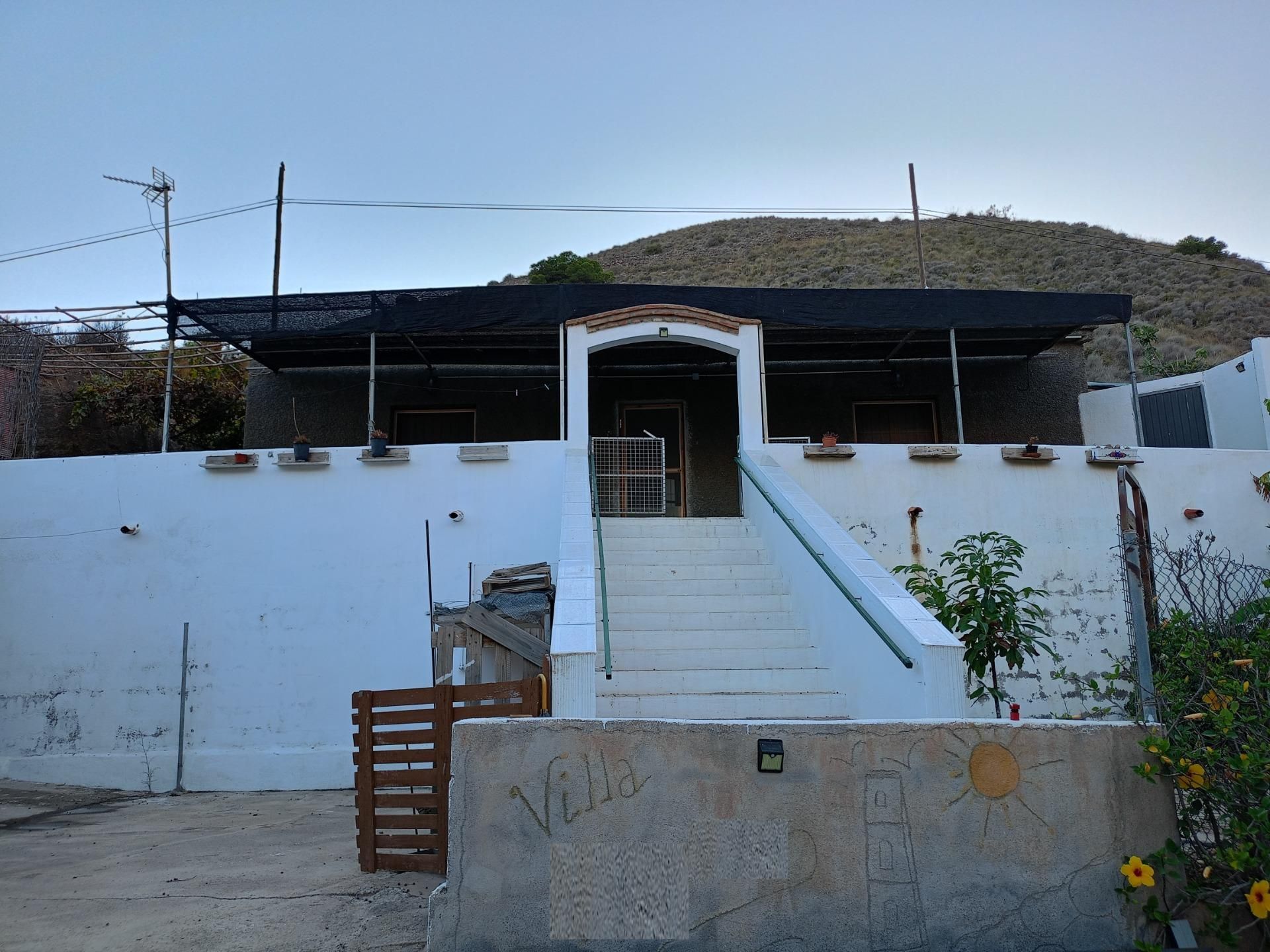 Vista exterior de Finca rústica en venda en Adra amb Jardí privat i Terrassa