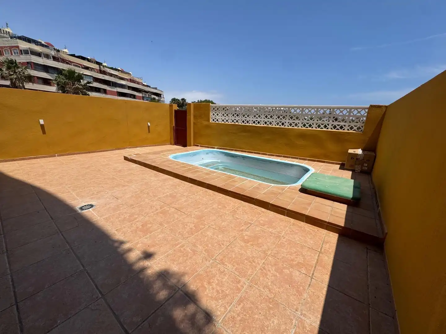 Piscina de Pis en venda en Roquetas de Mar amb Aire condicionat, Terrassa i Piscina