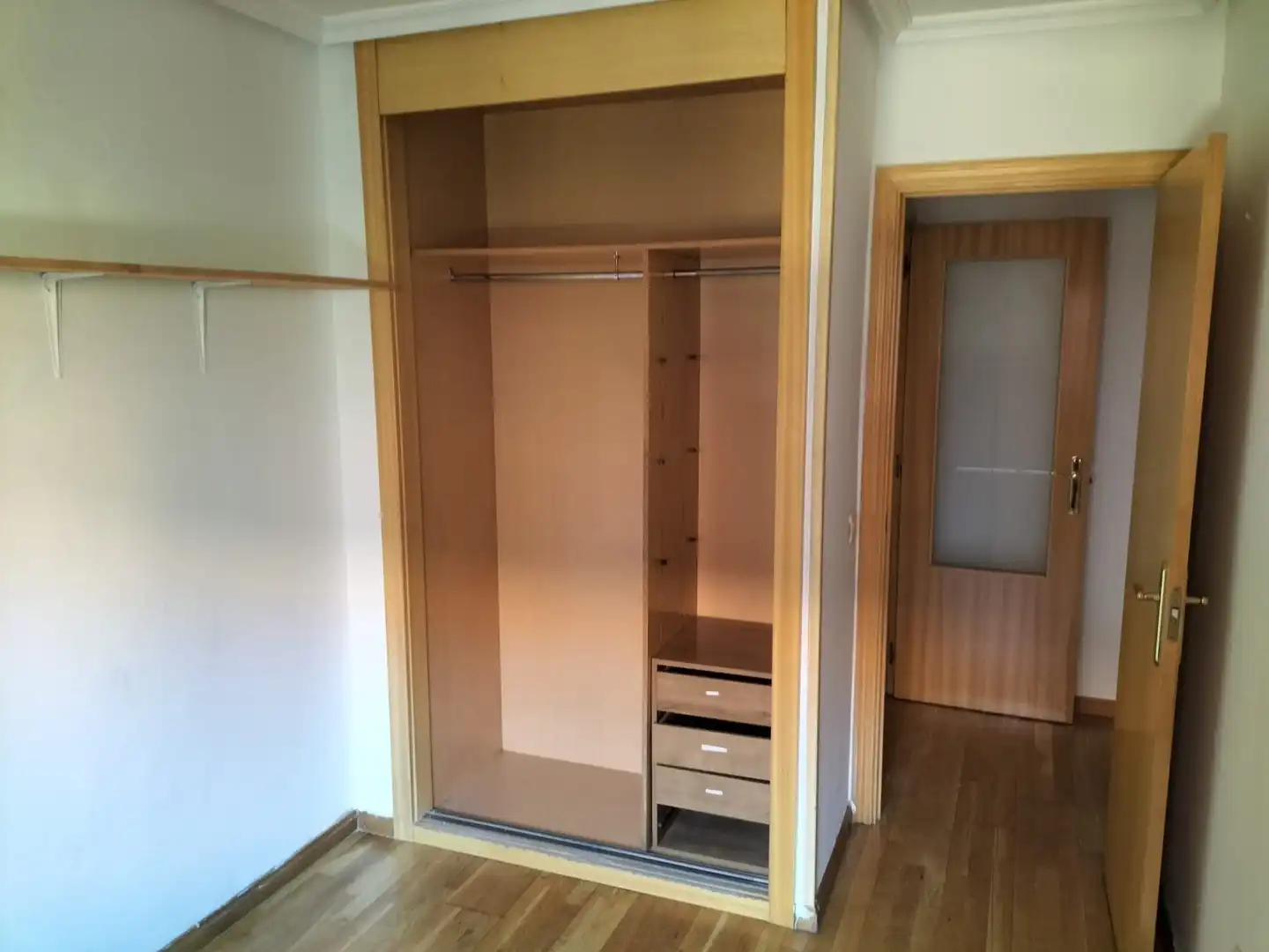 Habitación de Piso en venta en Madrid con Jardín privado, Trastero y Alarma
