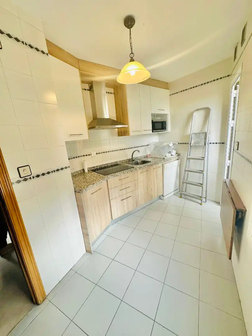 Kitchen of Flat for rent in Granada  with Air Conditioner, Heating and Washing machine