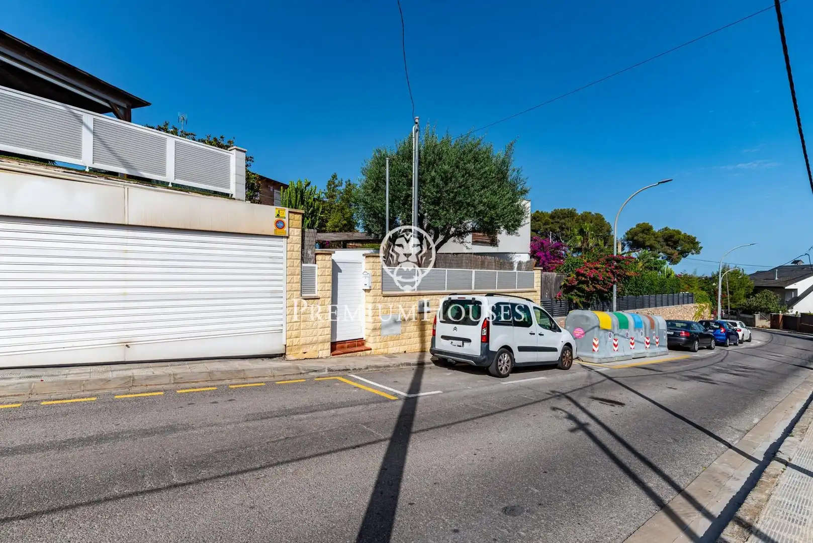 Vista exterior de Casa adosada en venda en Castelldefels amb Aire condicionat, Calefacció i Jardí privat