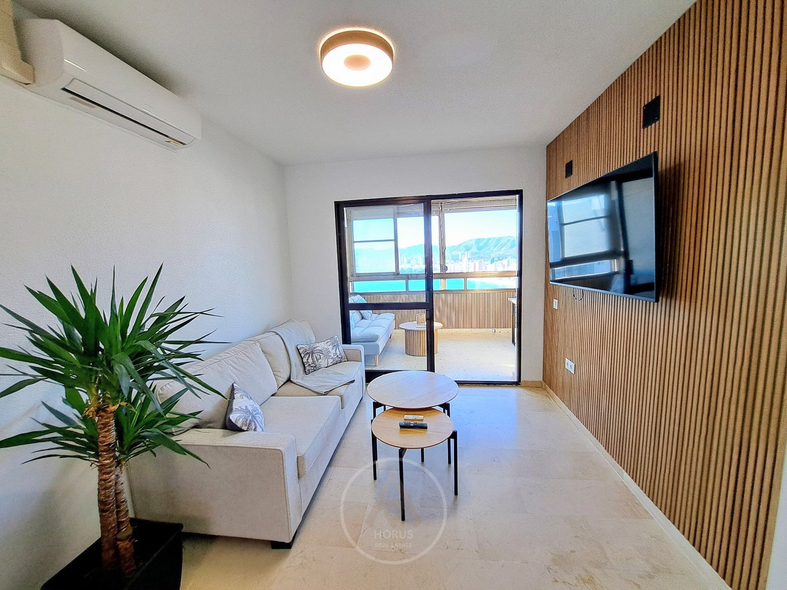 Sala de estar de Piso de alquiler en Benidorm con Aire acondicionado, Calefacción y Terraza