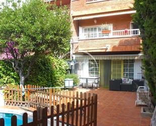 Jardí de Casa adosada en venda en Cabrils amb Terrassa, Piscina i Balcó