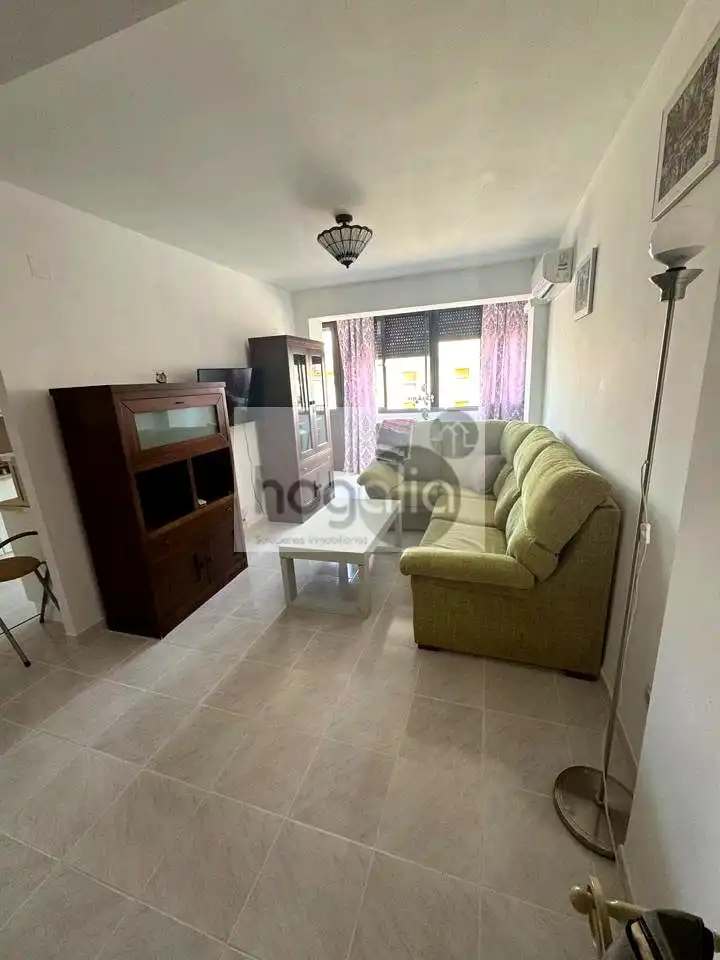 Wohnzimmer von Wohnung zur Miete in  Sevilla Capital mit Klimaanlage und Möbliert