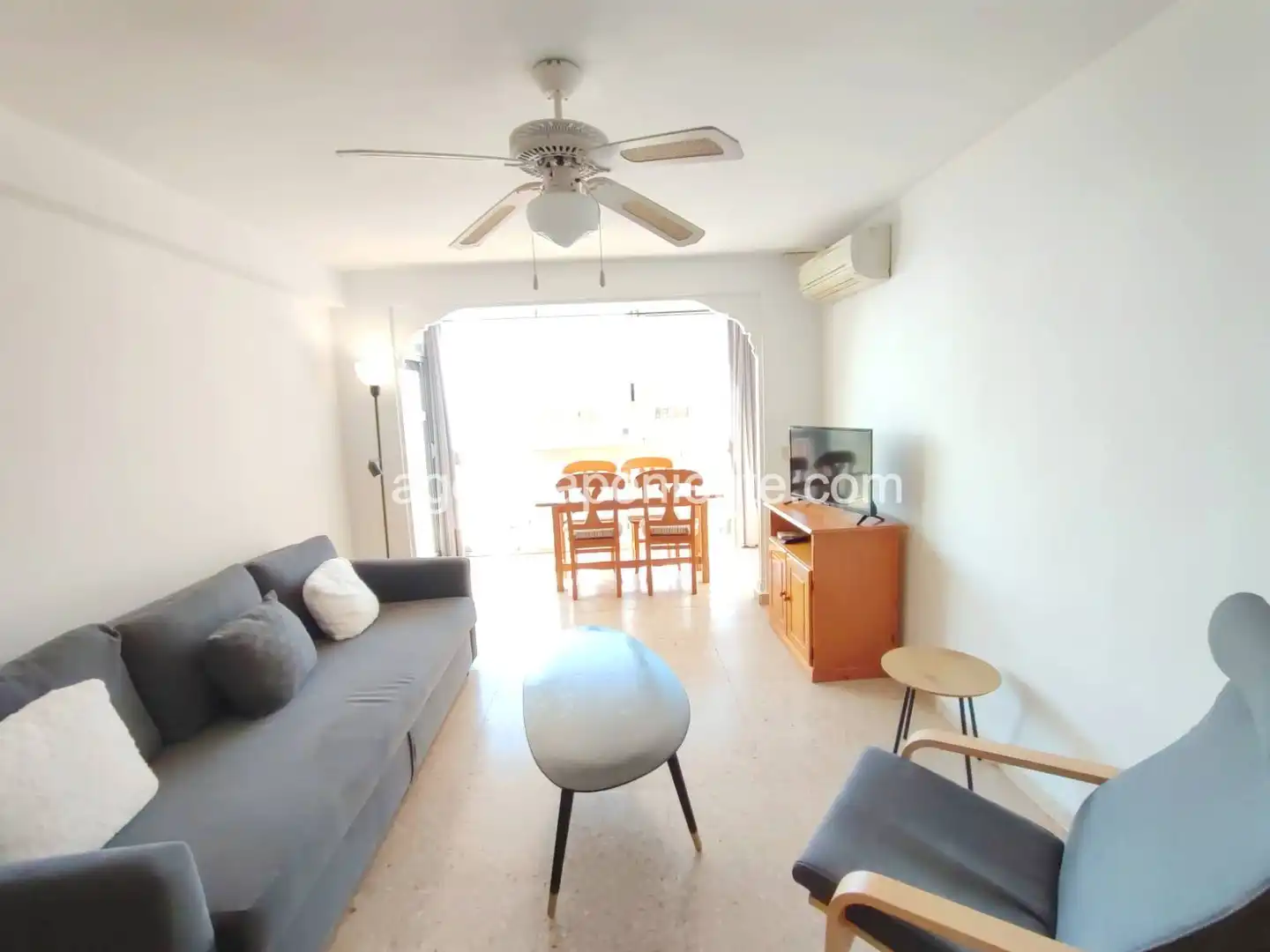 Sala d'estar de Apartament de lloguer en Benidorm amb Aire condicionat, Calefacció i Terrassa