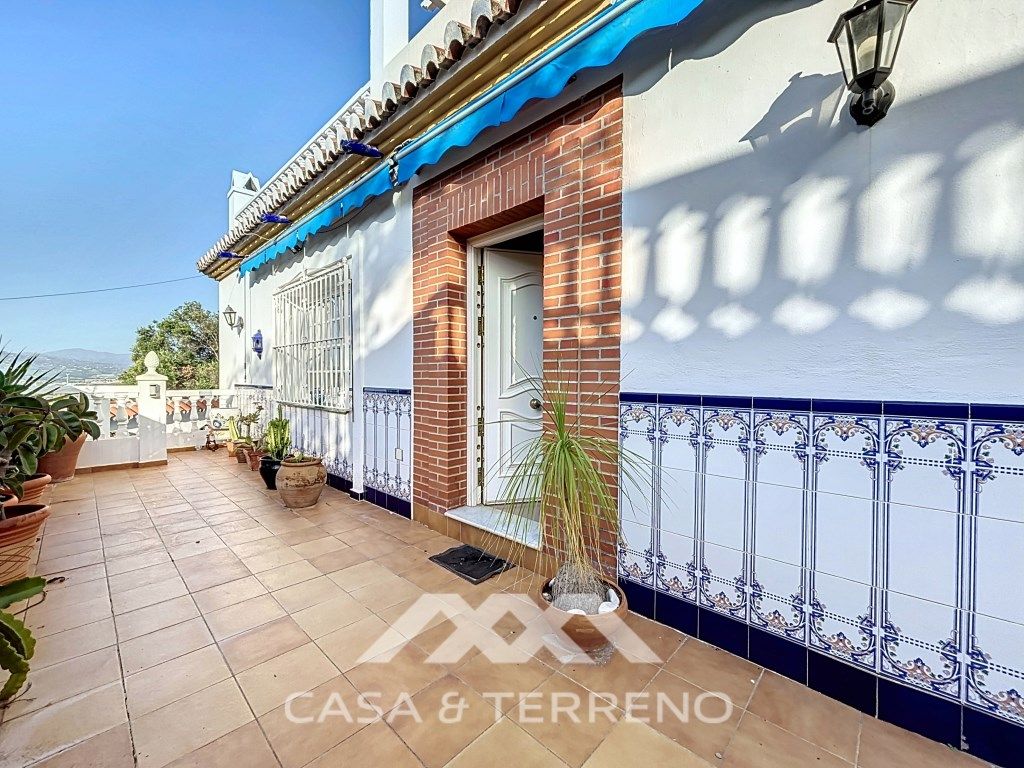 Vista exterior de Casa o xalet en venda en Vélez-Málaga amb Aire condicionat, Terrassa i Internet