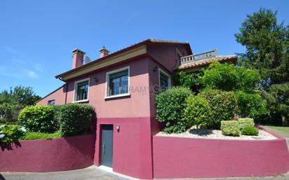 Vista exterior de Casa o xalet en venda en Tomiño amb Terrassa i Balcó