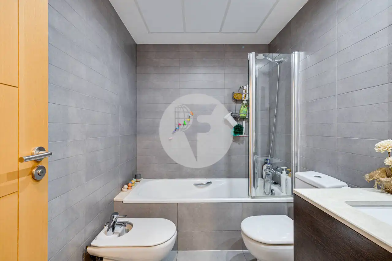 Baño de Planta baja en venta en Barcelona con Aire acondicionado y Trastero