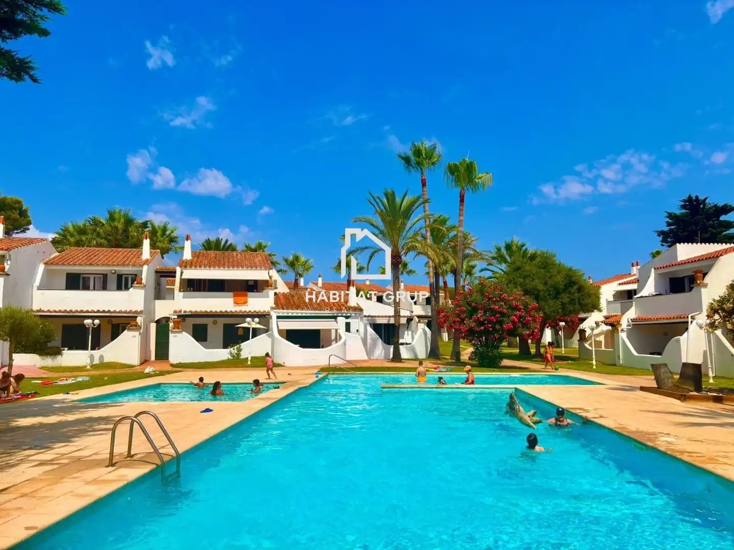 Vista exterior de Casa adosada en venda en Ciutadella de Menorca amb Aire condicionat, Jardí privat i Terrassa