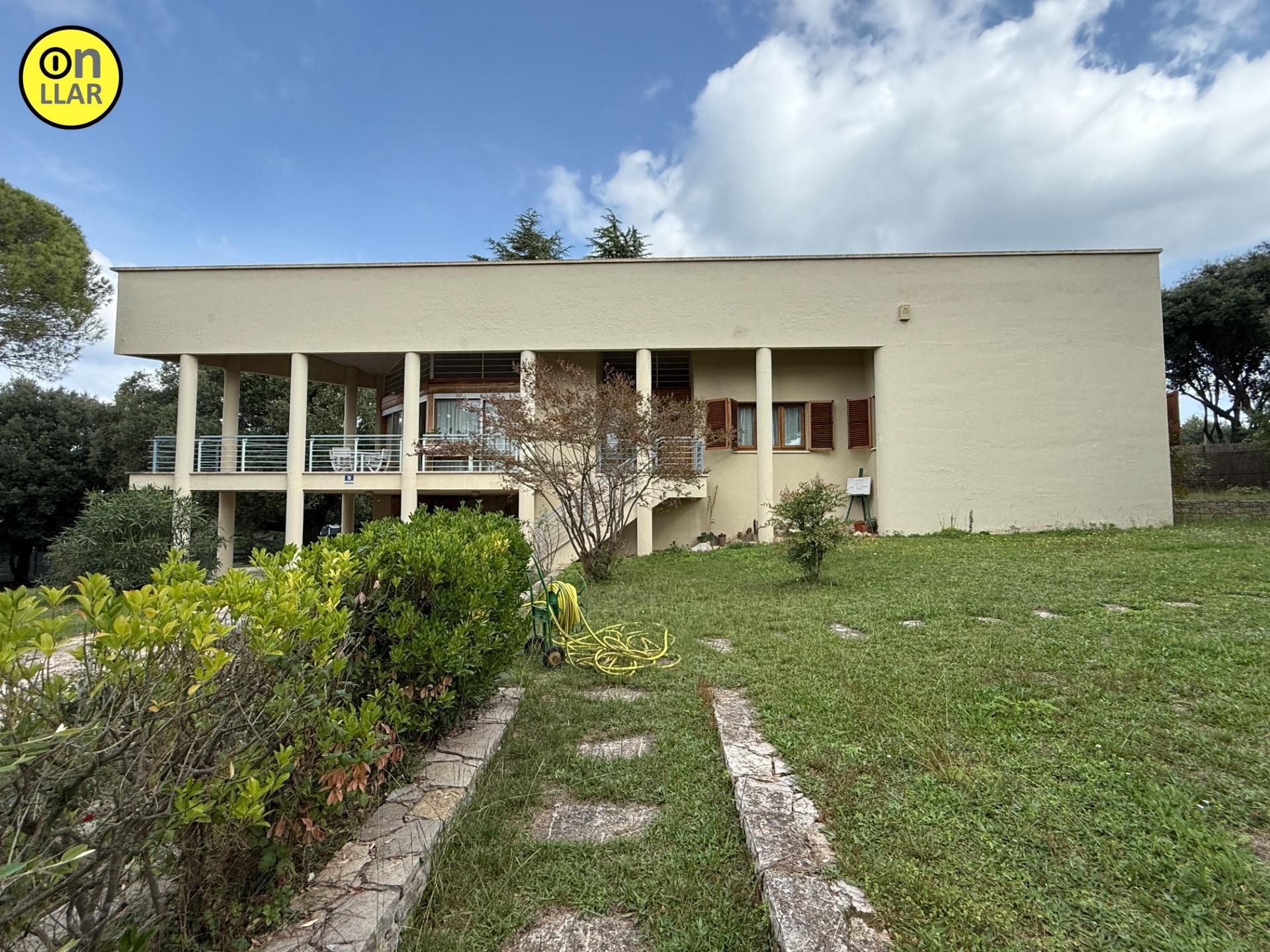 Außenansicht von Haus oder Chalet zum verkauf in Seva mit Heizung, Privatgarten und Terrasse