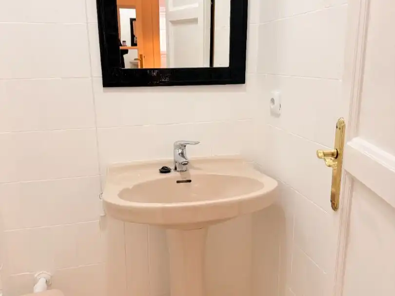 Bathroom of Flat for sale in  Madrid Capital  with Air Conditioner, Terrace and Balcony