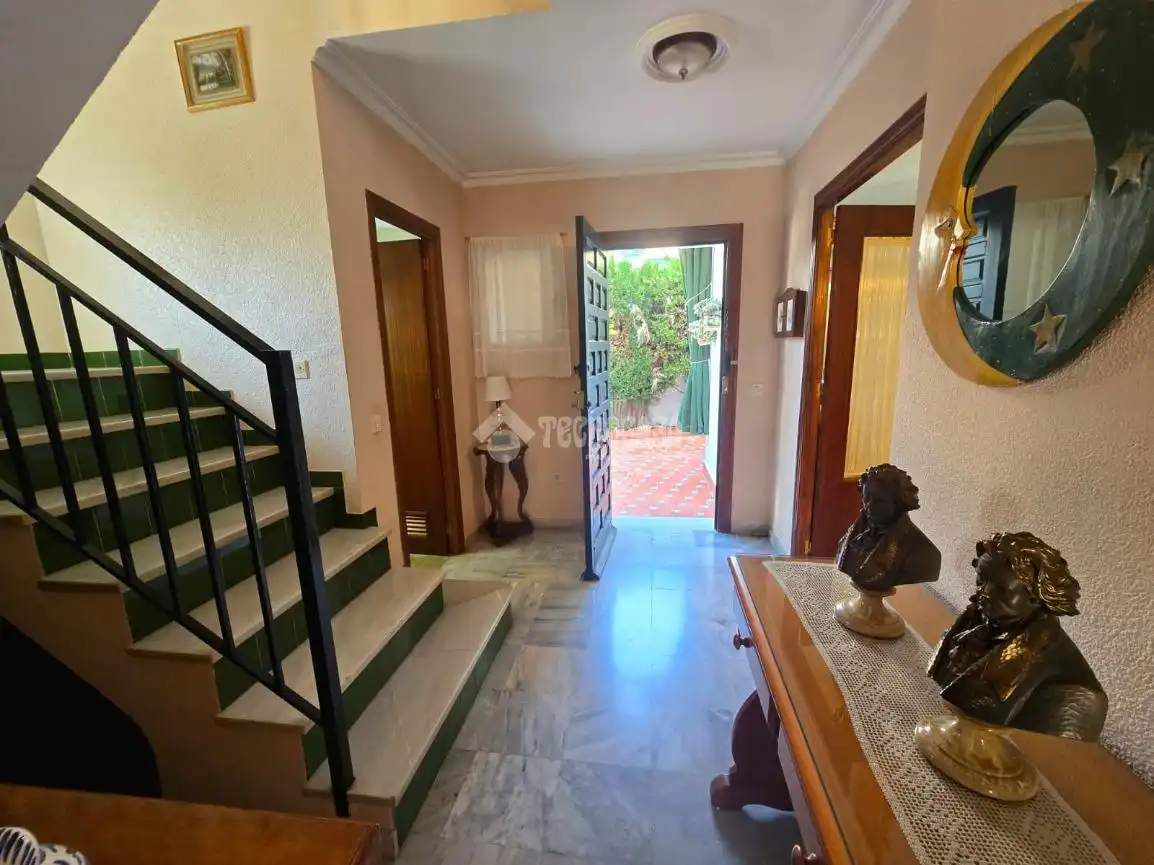 Casa adosada en venda en Morón de la Frontera amb Aire condicionat