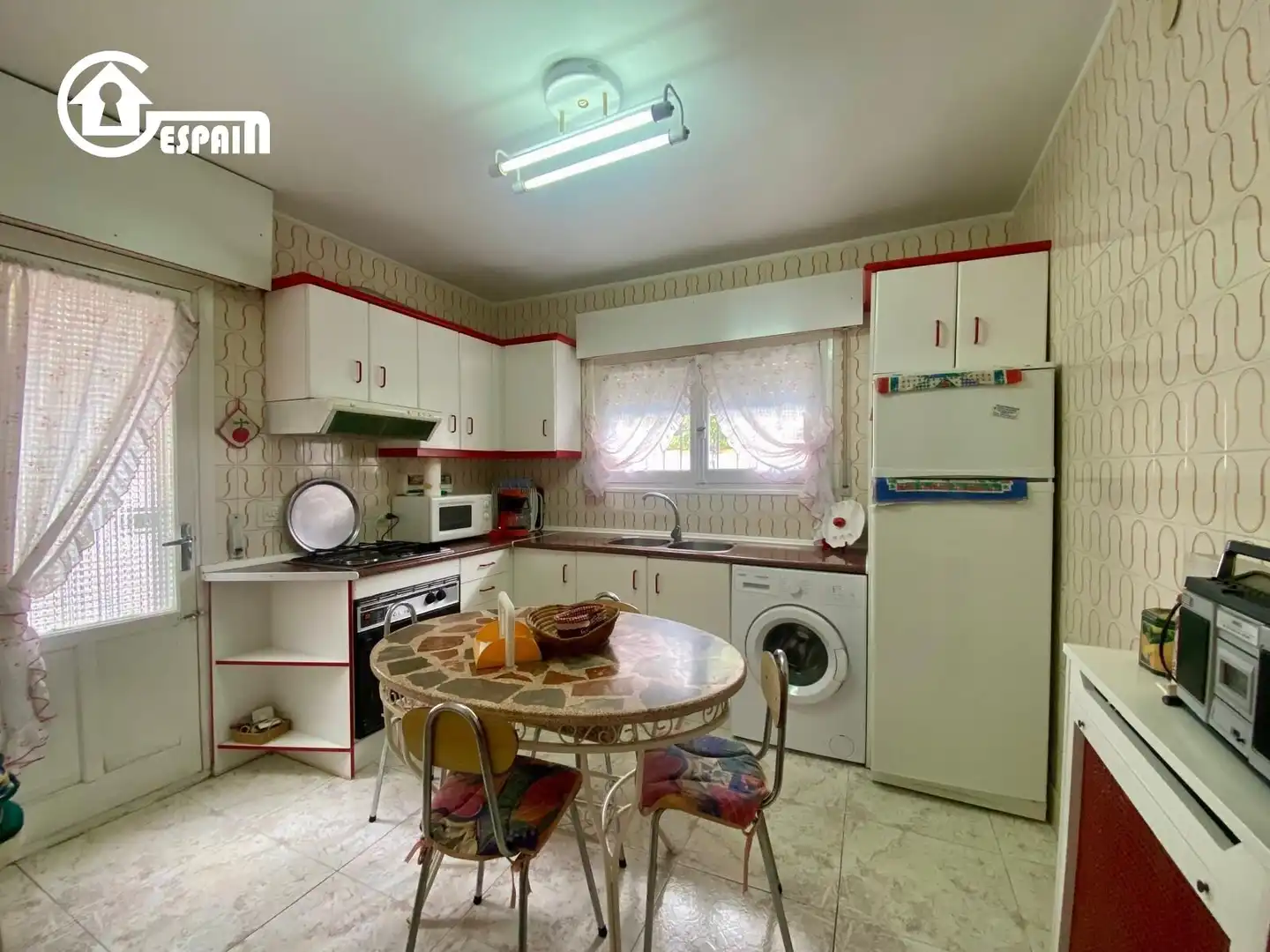 Cocina de Casa adosada en venta en Lillo con Calefacción, Jardín privado y Terraza