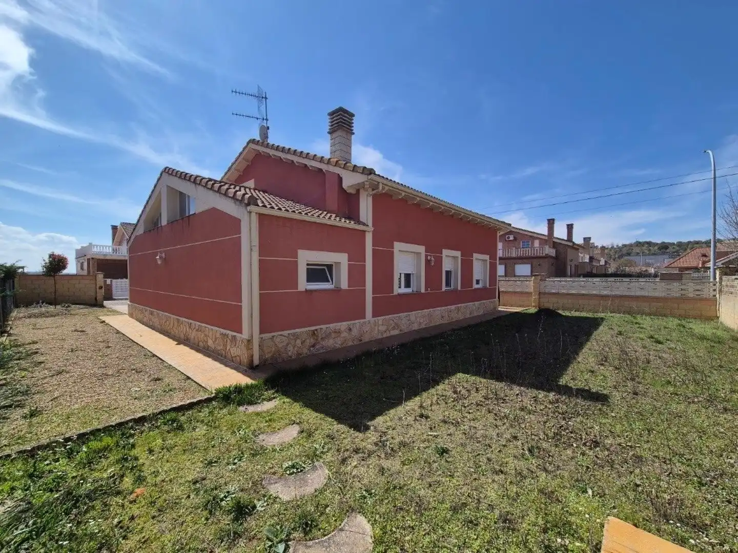 Vista exterior de Casa o chalet en venta en Villamañán con Calefacción