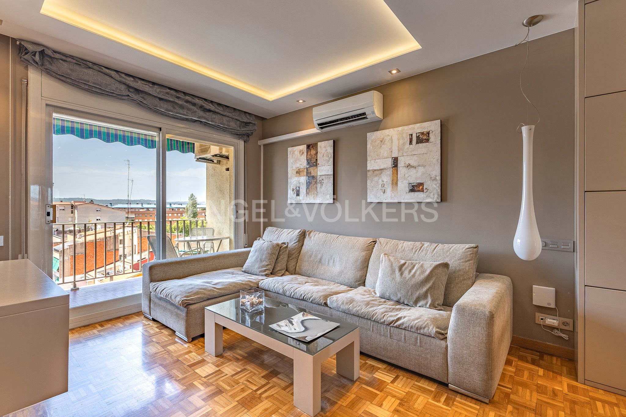 Living room of Apartment for sale in Sabadell  with Air Conditioner, Heating and Parquet flooring