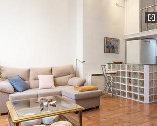 Living room of Flat to rent in  Madrid Capital  with Air Conditioner, Heating and Furnished