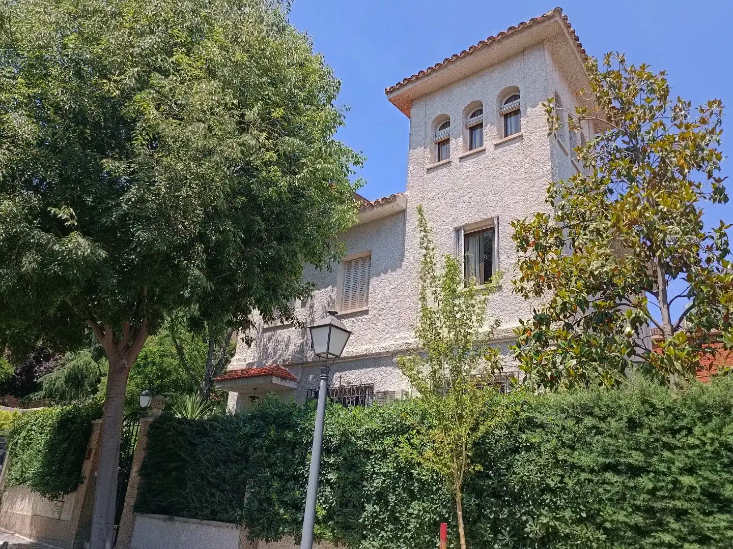 Vista exterior de Casa o chalet en venta en Madrid con Aire acondicionado, Calefacción y Jardín privado