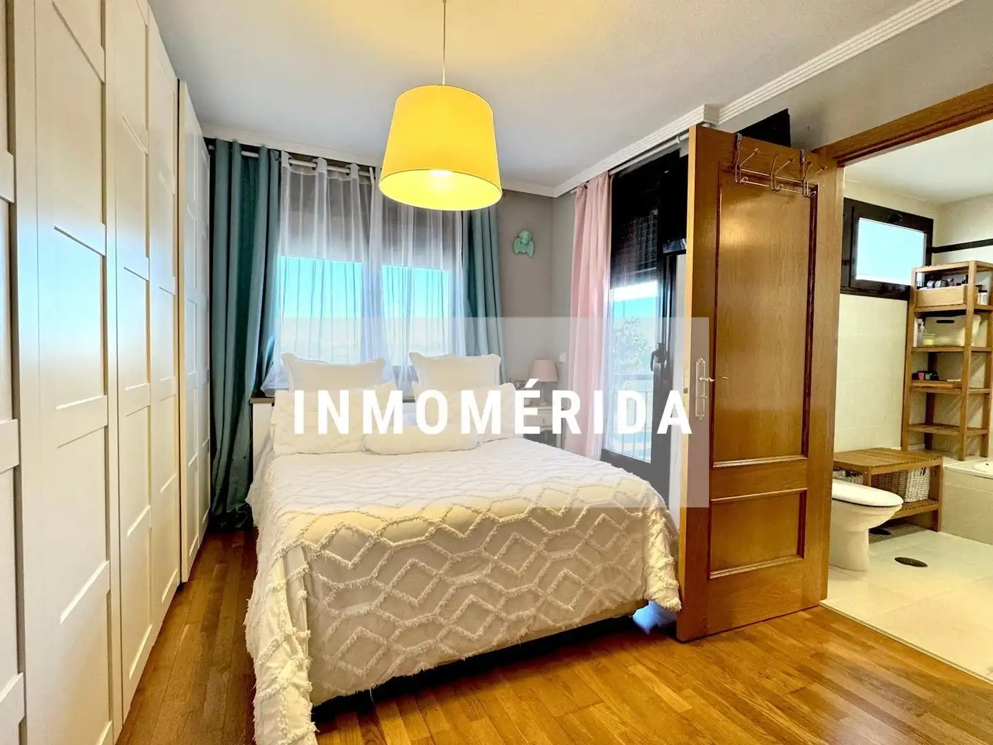 Habitación de Casa adosada en venta en Mérida con Aire acondicionado, Calefacción y Jardín privado