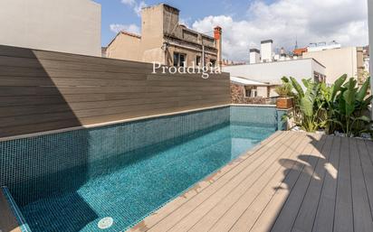 Swimming pool of Single-family semi-detached for sale in  Barcelona Capital  with Air Conditioner, Terrace and Swimming Pool