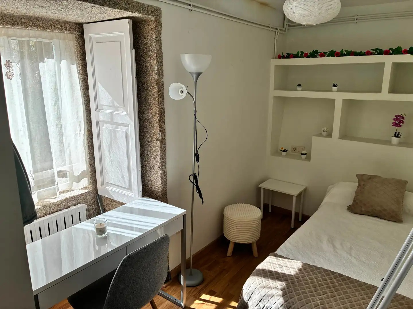 Dormitori de Dúplex per a compartir en Santiago de Compostela  amb Calefacció, Parquet i Moblat