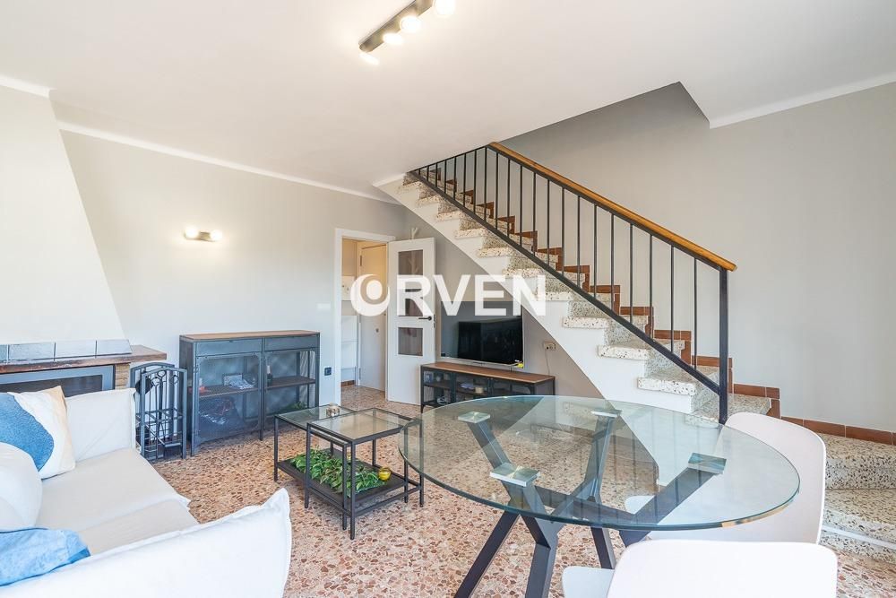 Sala d'estar de Casa adosada en venda en Torredembarra amb Aire condicionat, Jardí privat i Terrassa