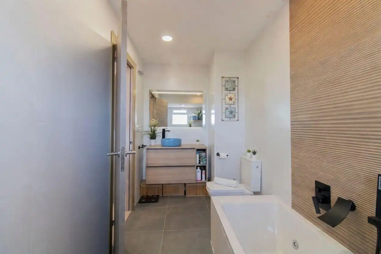 Baño de Ático en venta en Museros con Aire acondicionado, Terraza y Amueblado