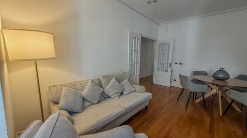 Foto 2 de Piso de alquiler en San Martin Kalea, Área Romántica, Donostia - San Sebastián