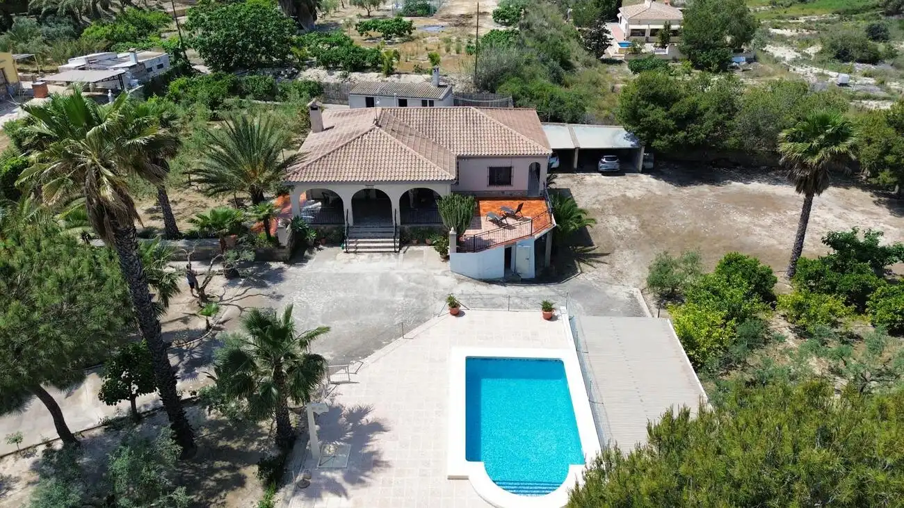 Vista exterior de Casa o chalet en venta en Alicante / Alacant con Piscina