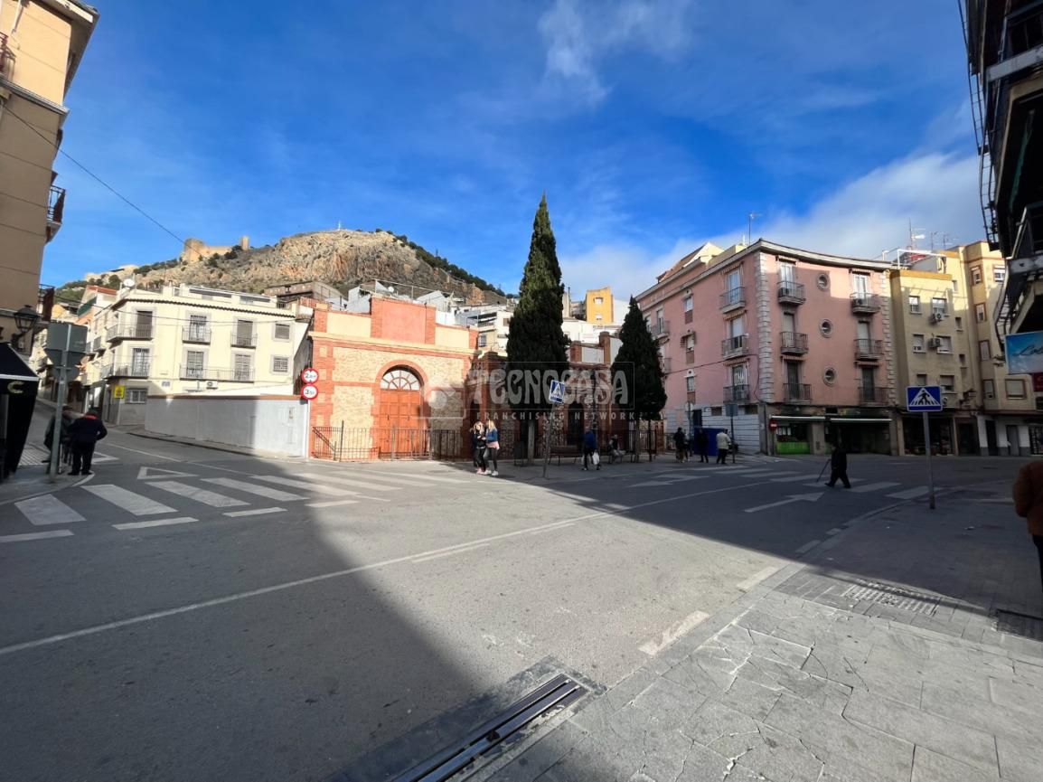 Vista exterior de Pis en venda en  Jaén Capital amb Moblat i Balcó