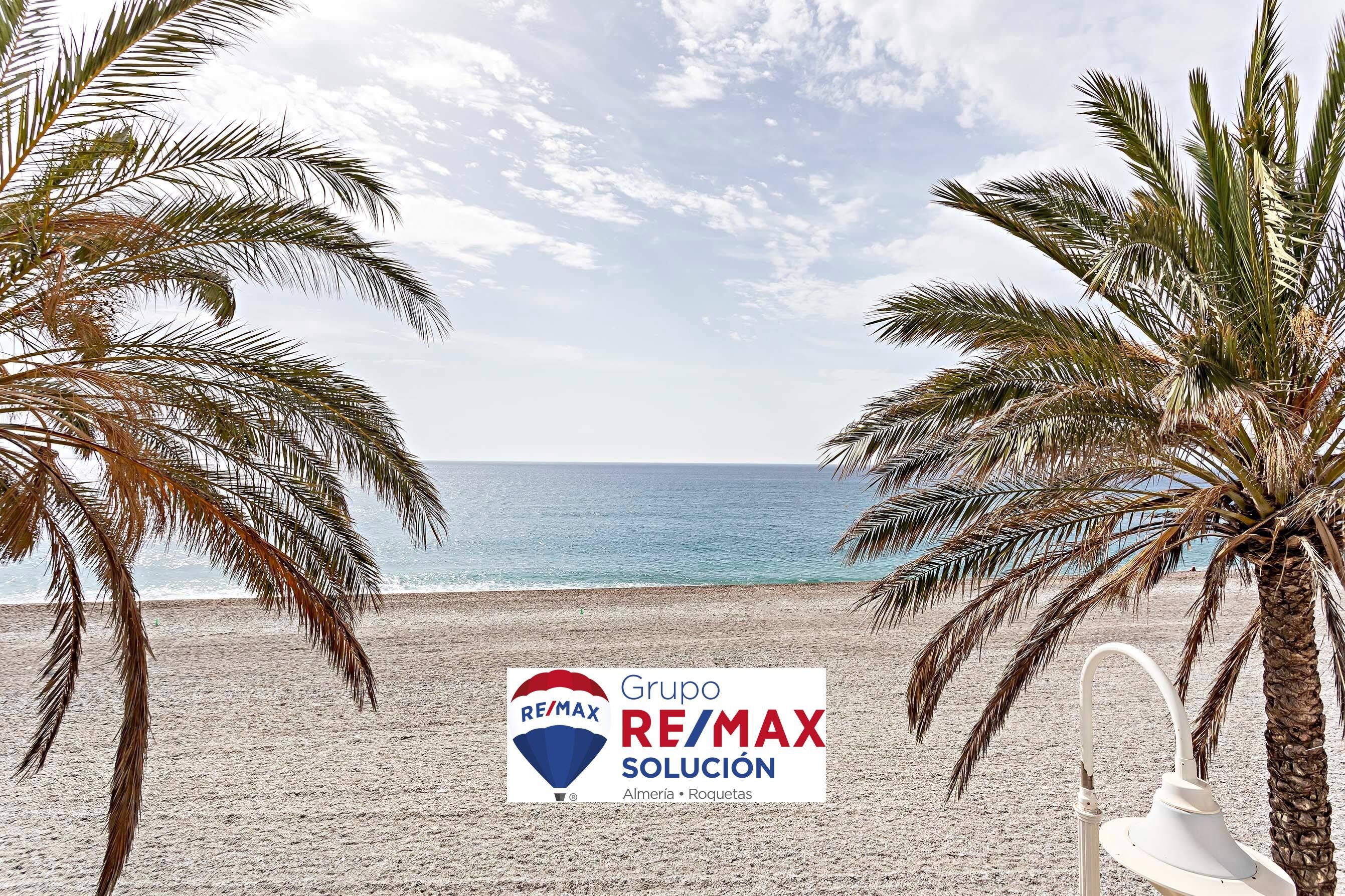 Exterior view of Flat for sale in  Almería Capital  with Air Conditioner, Terrace and Balcony