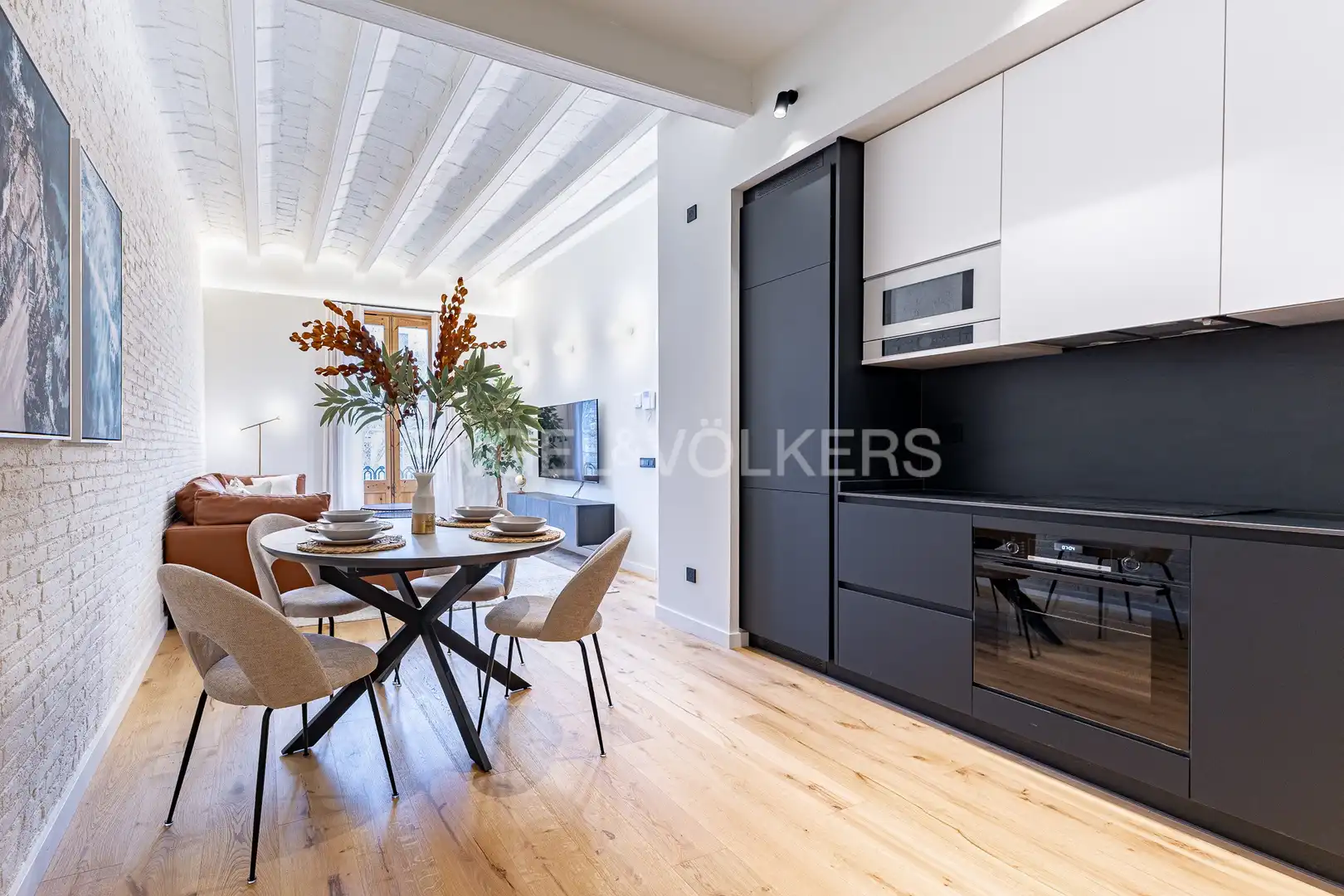 Flat with terrace to rent in Eixample