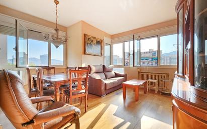 Living room of Flat for sale in  Barcelona Capital  with Heating, Parquet flooring and Furnished