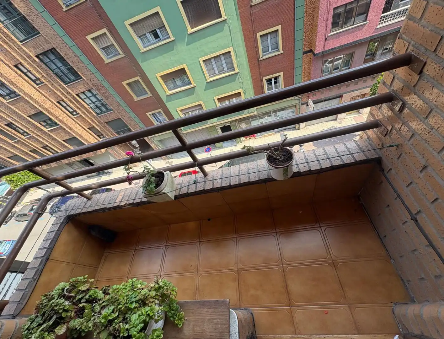 Terrassa de Pis de lloguer en Oviedo  amb Calefacció, Moblat i Balcó