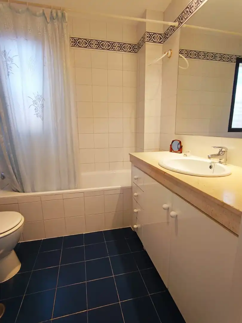 Badezimmer von Wohnungen zum Verkauf in Fuengirola mit Terrasse, Schwimmbad und Möbliert