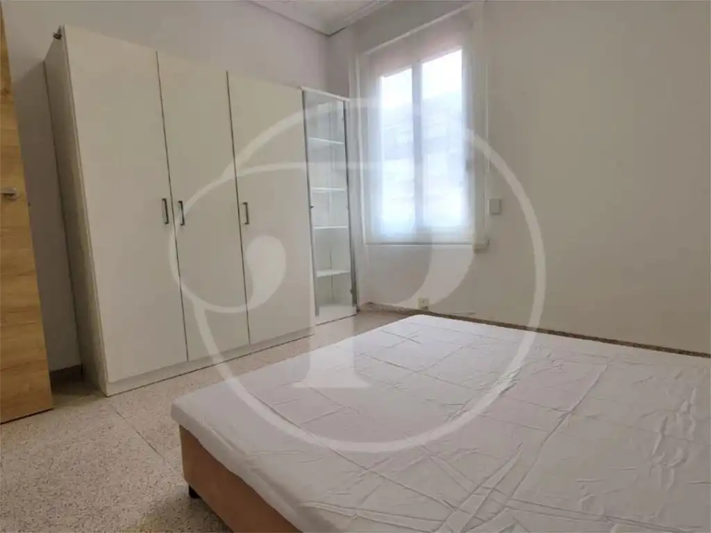 Dormitori de Apartament en venda en Valencia amb Aire condicionat
