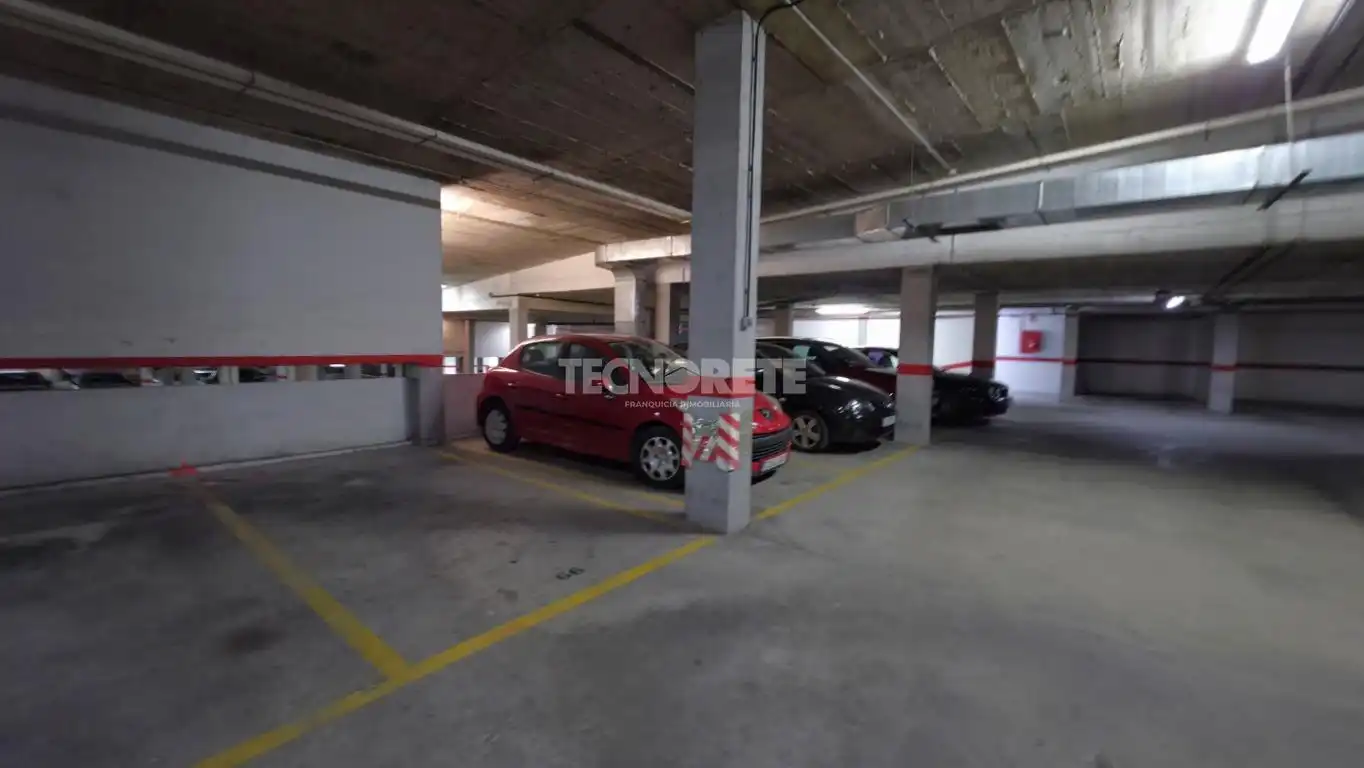 Parking de Piso en venta en Guadalajara con Calefacción y Jardín privado