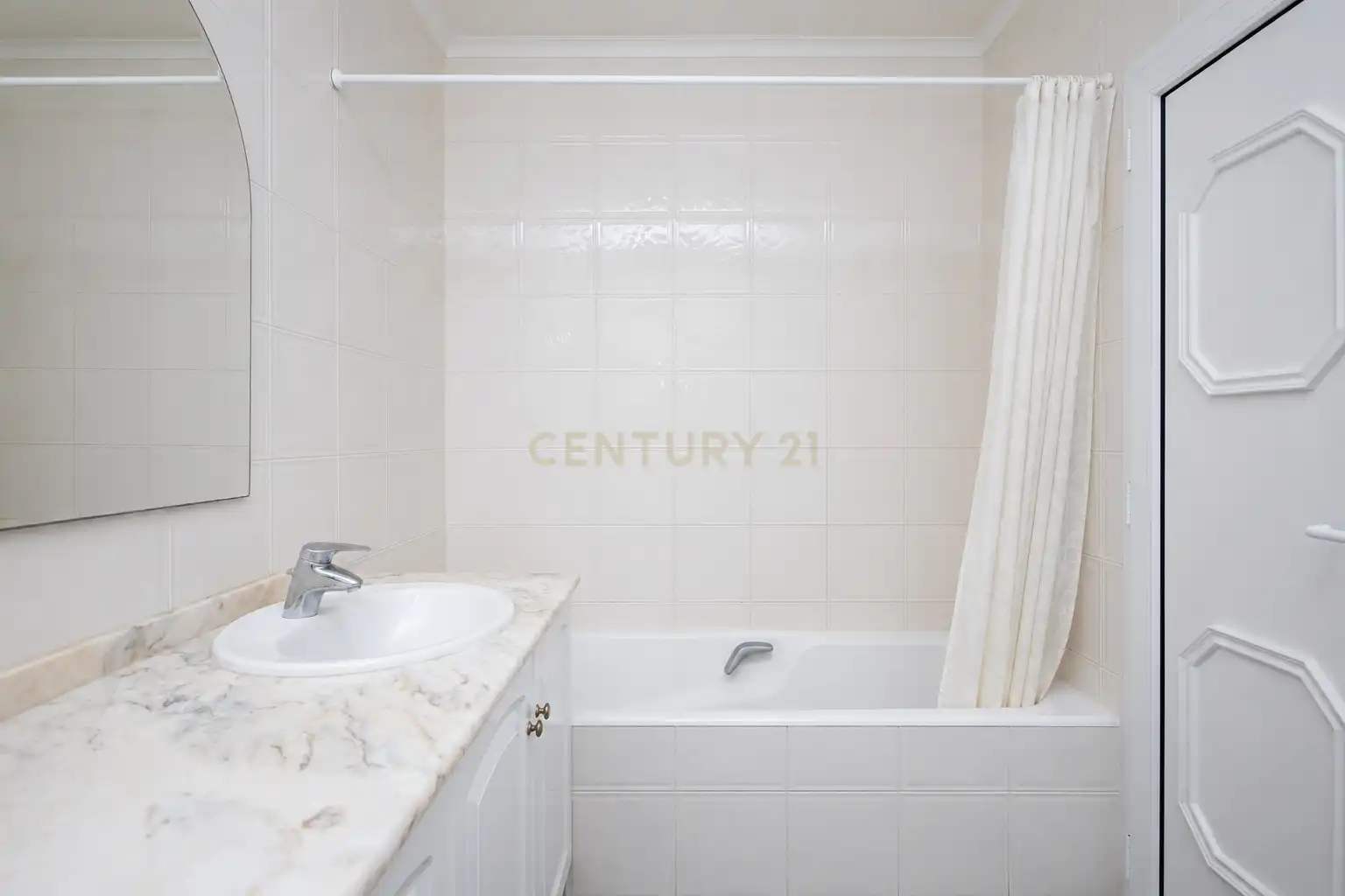 Baño de Casa o chalet en venta en Alicante / Alacant con Jardín privado, Trastero y Piscina