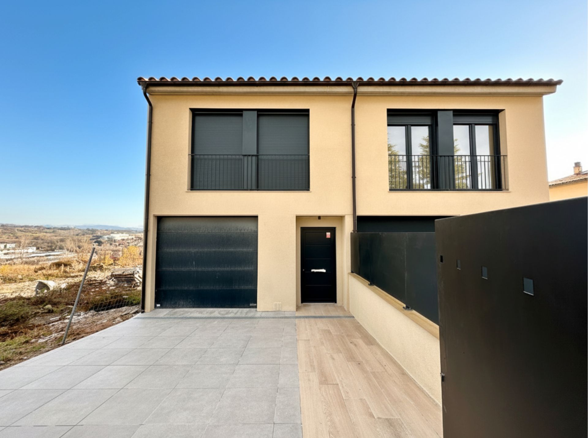 Exterior view of Single-family semi-detached for sale in Torelló  with Heating, Private garden and Oven