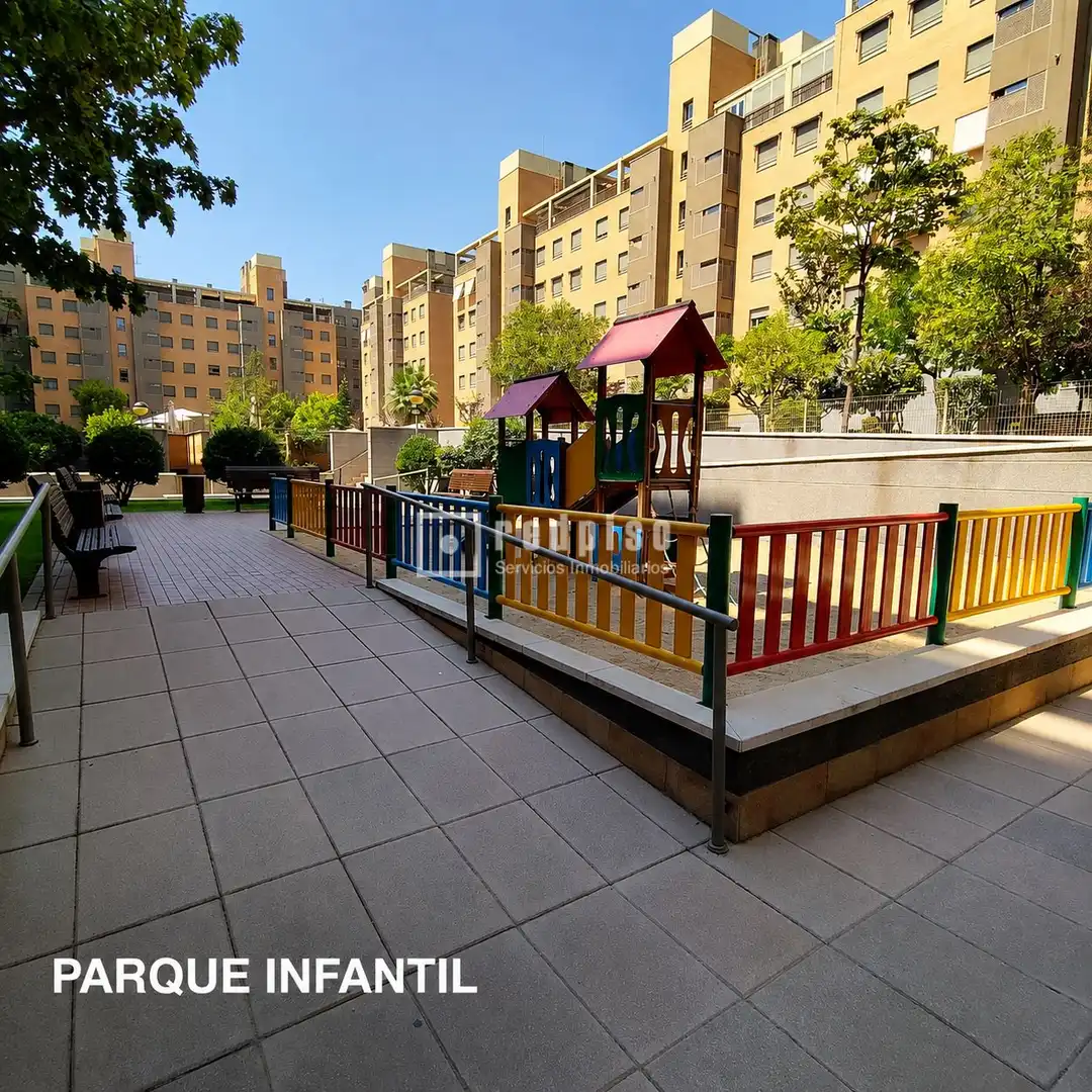 Terrassa de Pis de lloguer en Madrid amb Aire condicionat, Calefacció i Jardí privat