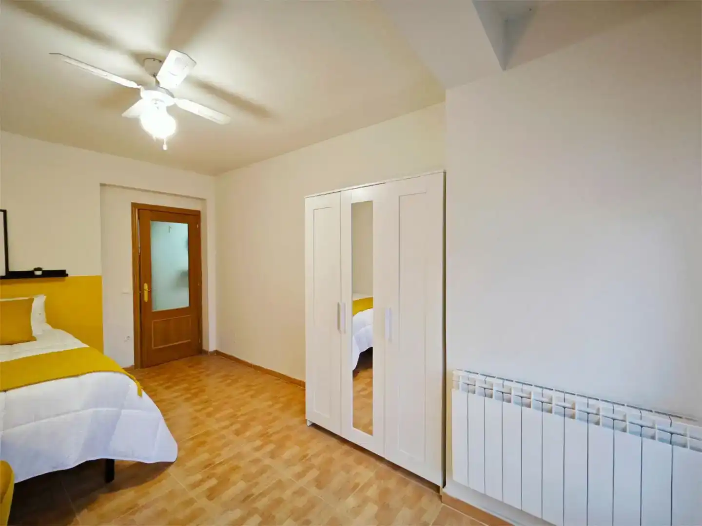 Bedroom of Flat for share in León Capital   with Storage room and Furnished