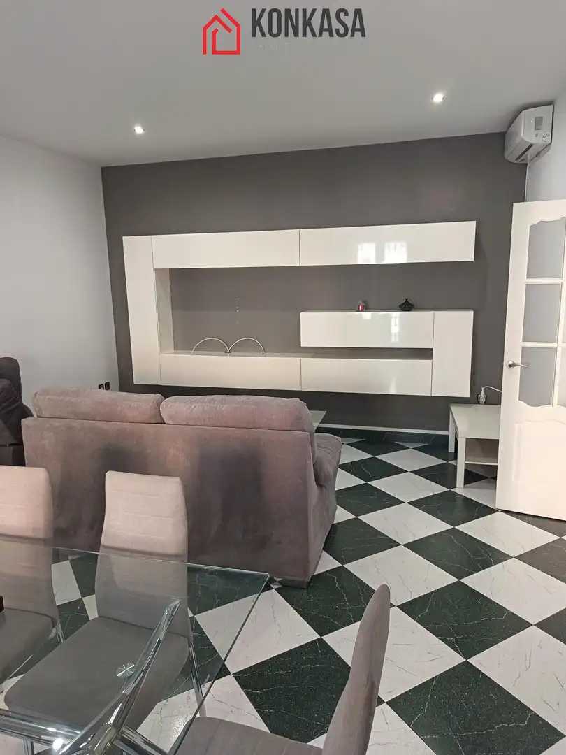 Sala d'estar de Casa o xalet en venda en Arcos de la Frontera amb Aire condicionat i Traster