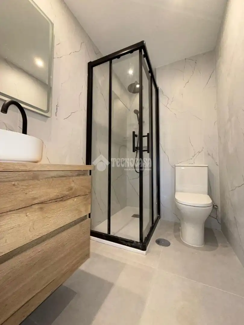 Bathroom of Flat for sale in Getafe  with Air Conditioner, Heating and Terrace