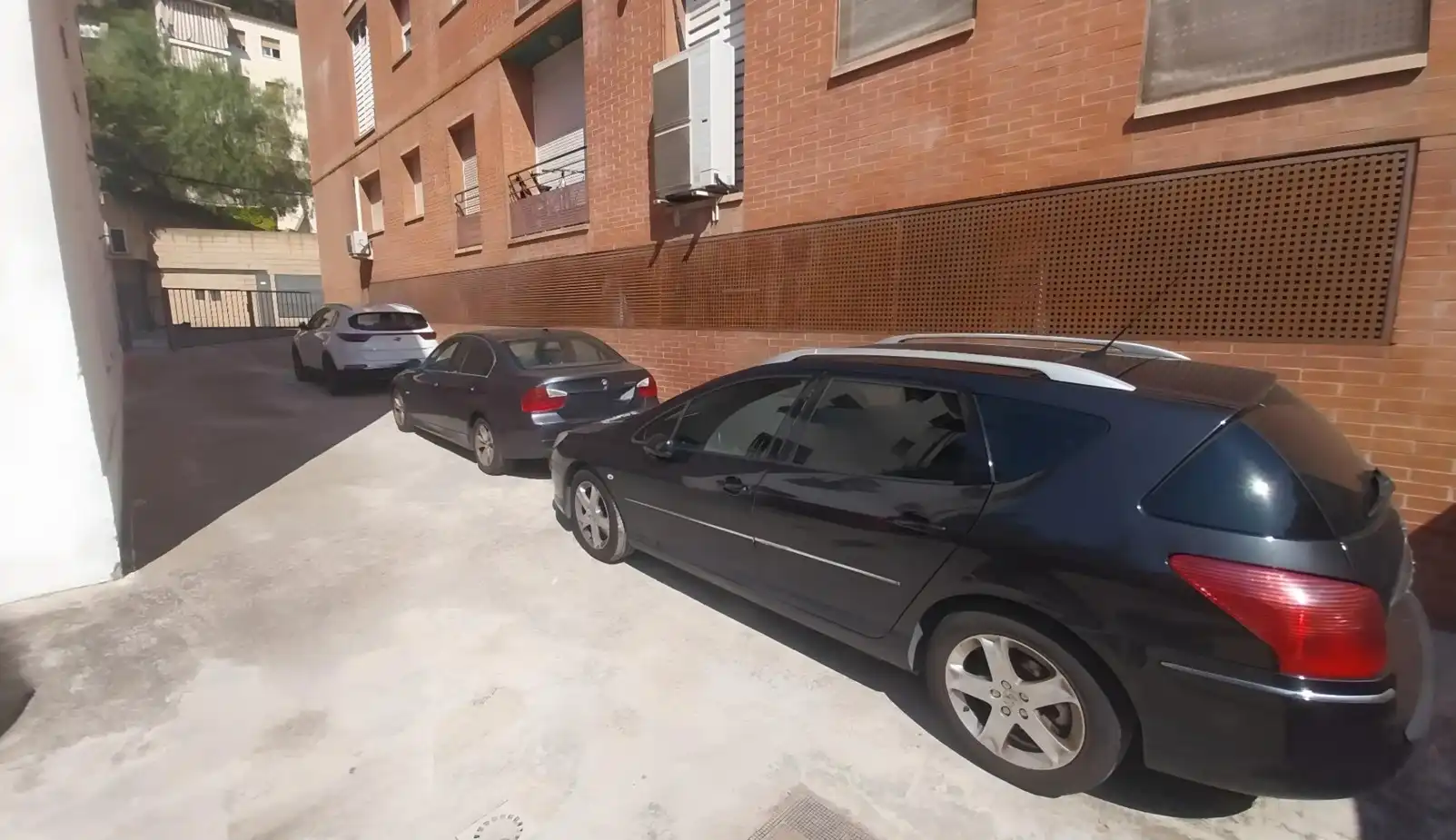 Parking de Piso en venta en Vallirana con Trastero y Horno